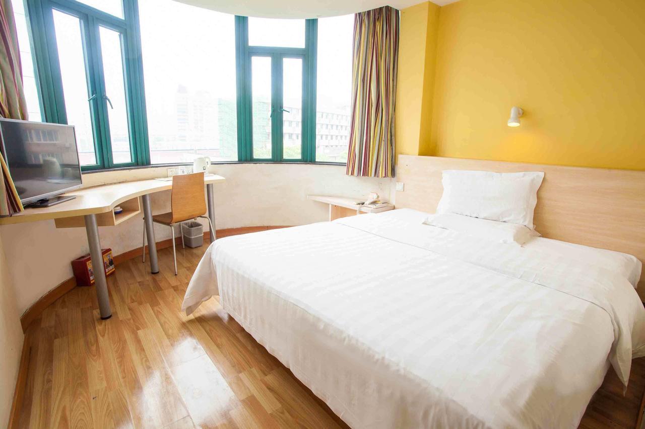7Days Inn West Liaoyang Road Carrefour Циндао Экстерьер фото