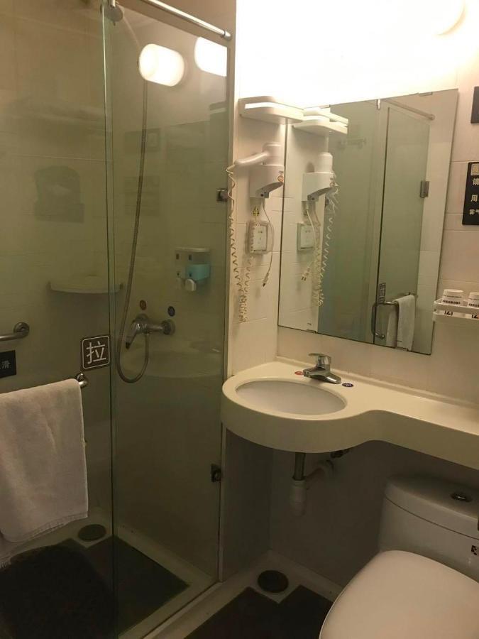 7Days Inn West Liaoyang Road Carrefour Циндао Экстерьер фото